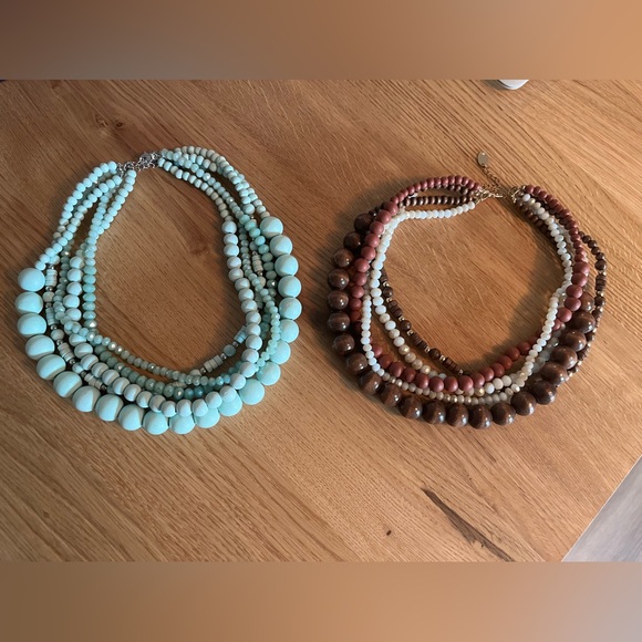 Bundle of two wood and glass 5 string faceted necklaces mint green/brown/white - Picture 1 of 3